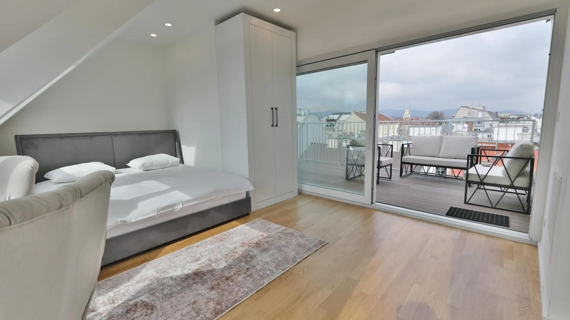 Vienna Lotus Apartments