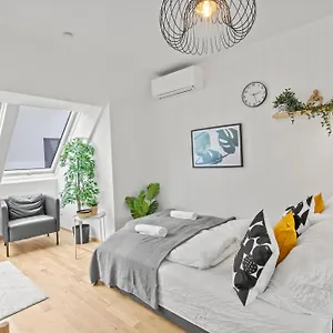1 Min To Public Transport - 3 Min To Supermarket And Pharmacy - On-site Parking For 19,90 Eur Apartman