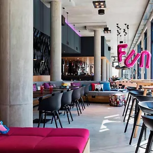 Moxy Vienna Airport Szálloda