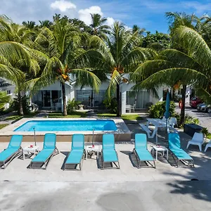Le Nautique Beachfront Apartment Anse Royale