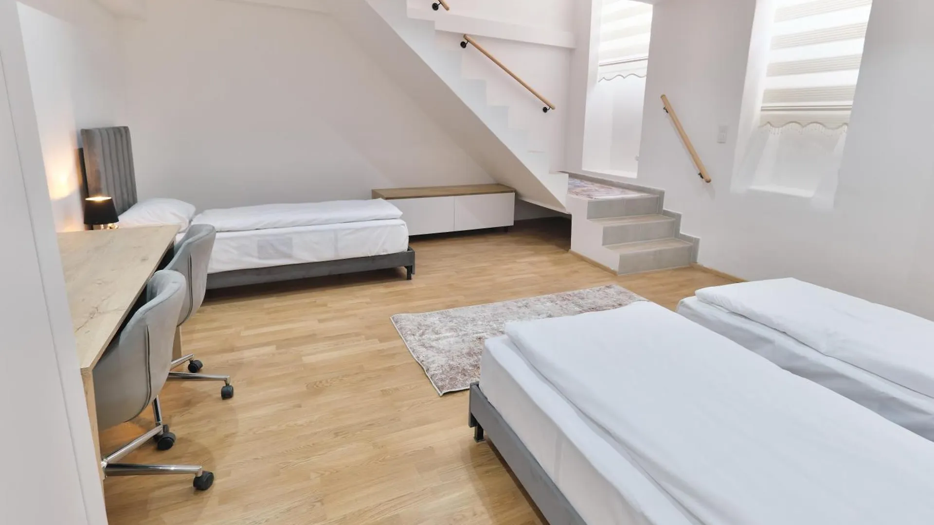 Vienna Lotus Apartments 0*,