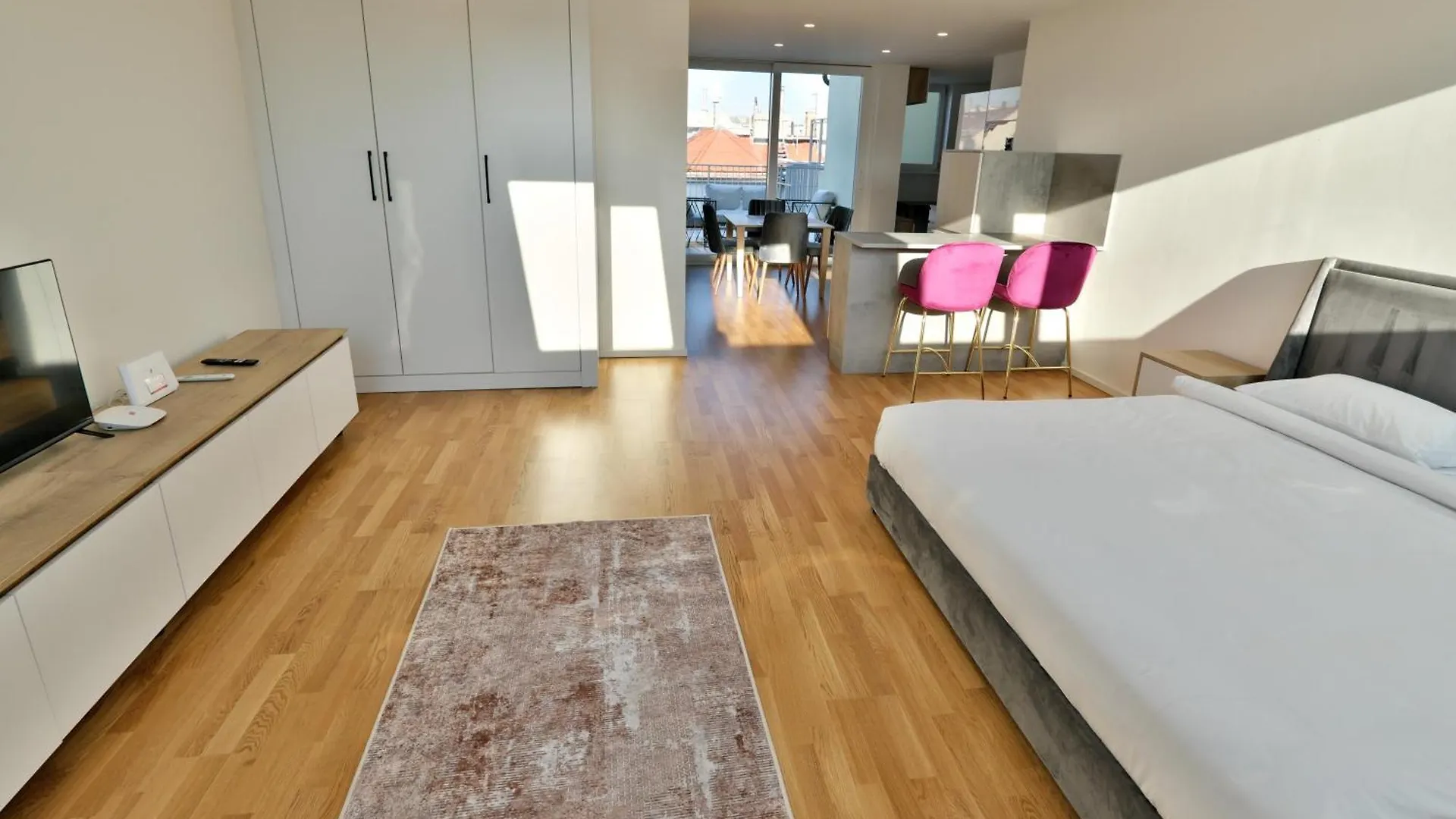 Vienna Lotus Apartments contacts