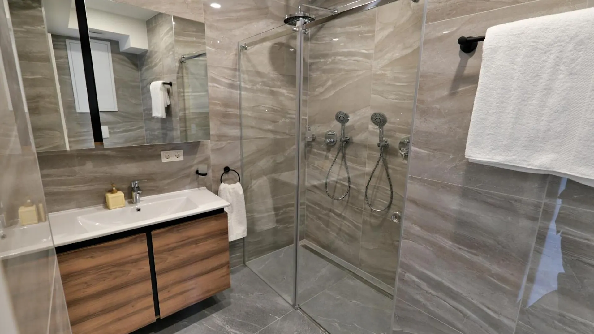 Vienna Lotus Apartments