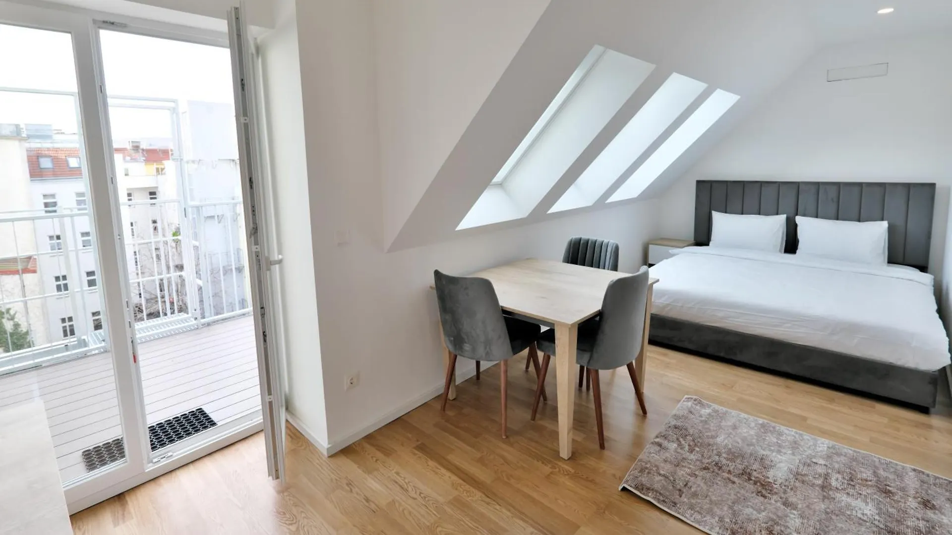 Vienna Lotus Apartments 0*,