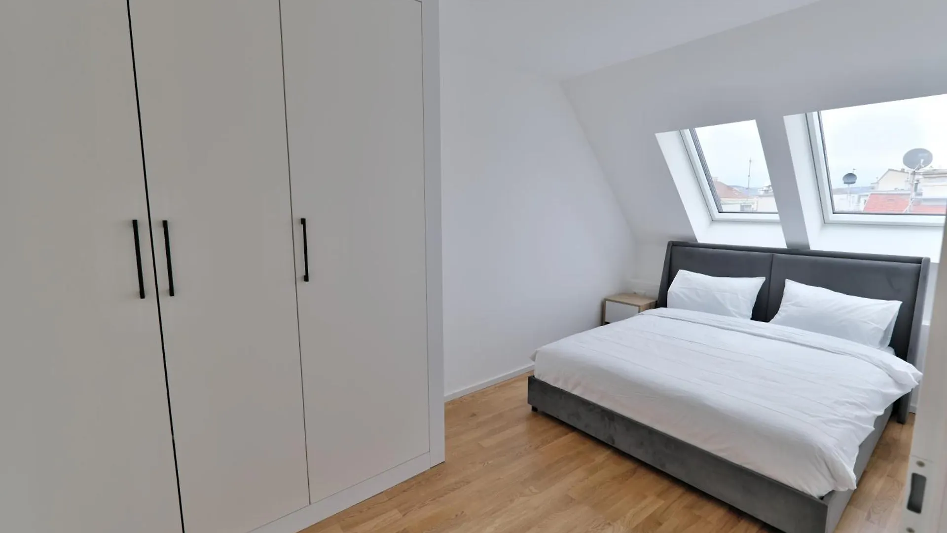 Vienna Lotus Apartments 0*,