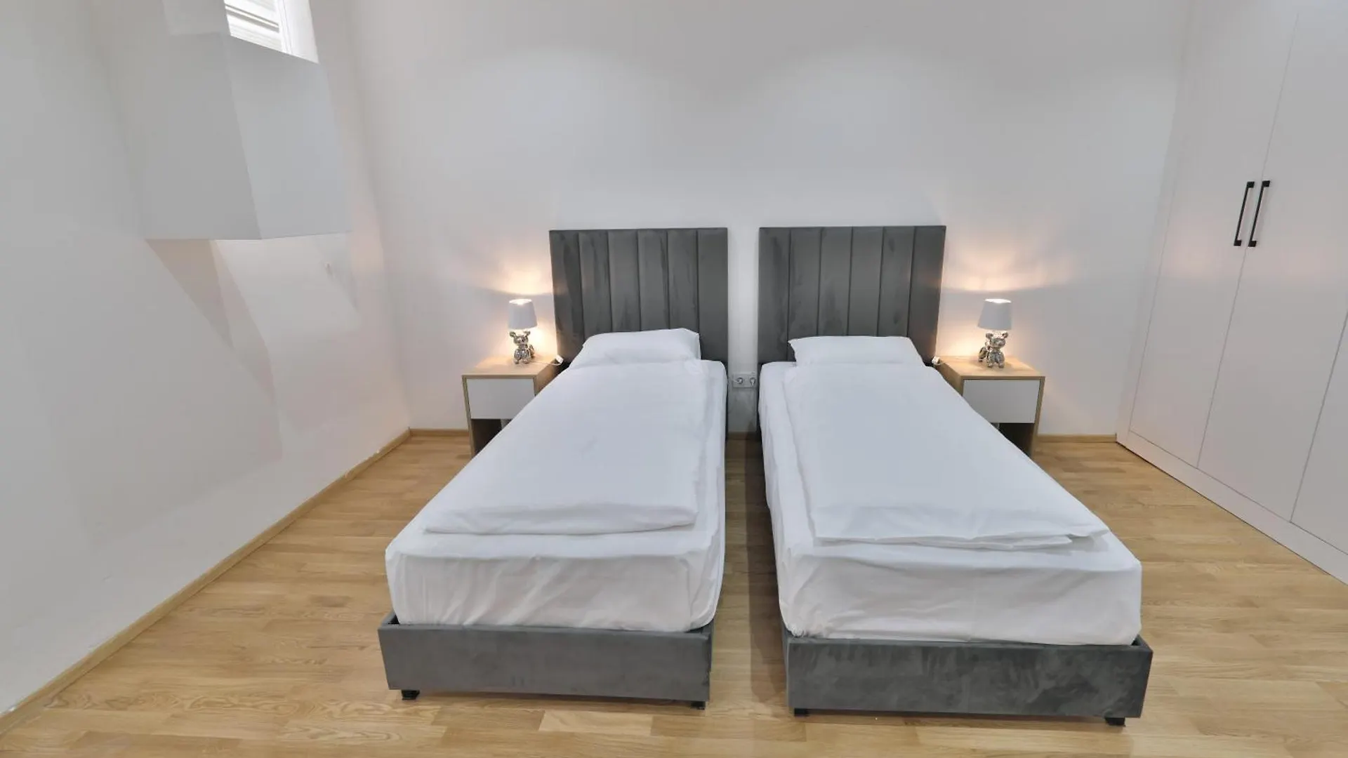 Vienna Lotus Apartments